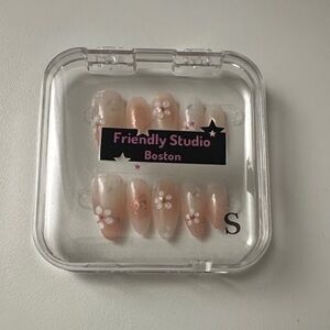 Friendly Studio Boston Floral Press-On Nails